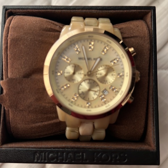 Michael Kors watch - Picture 2 of 3